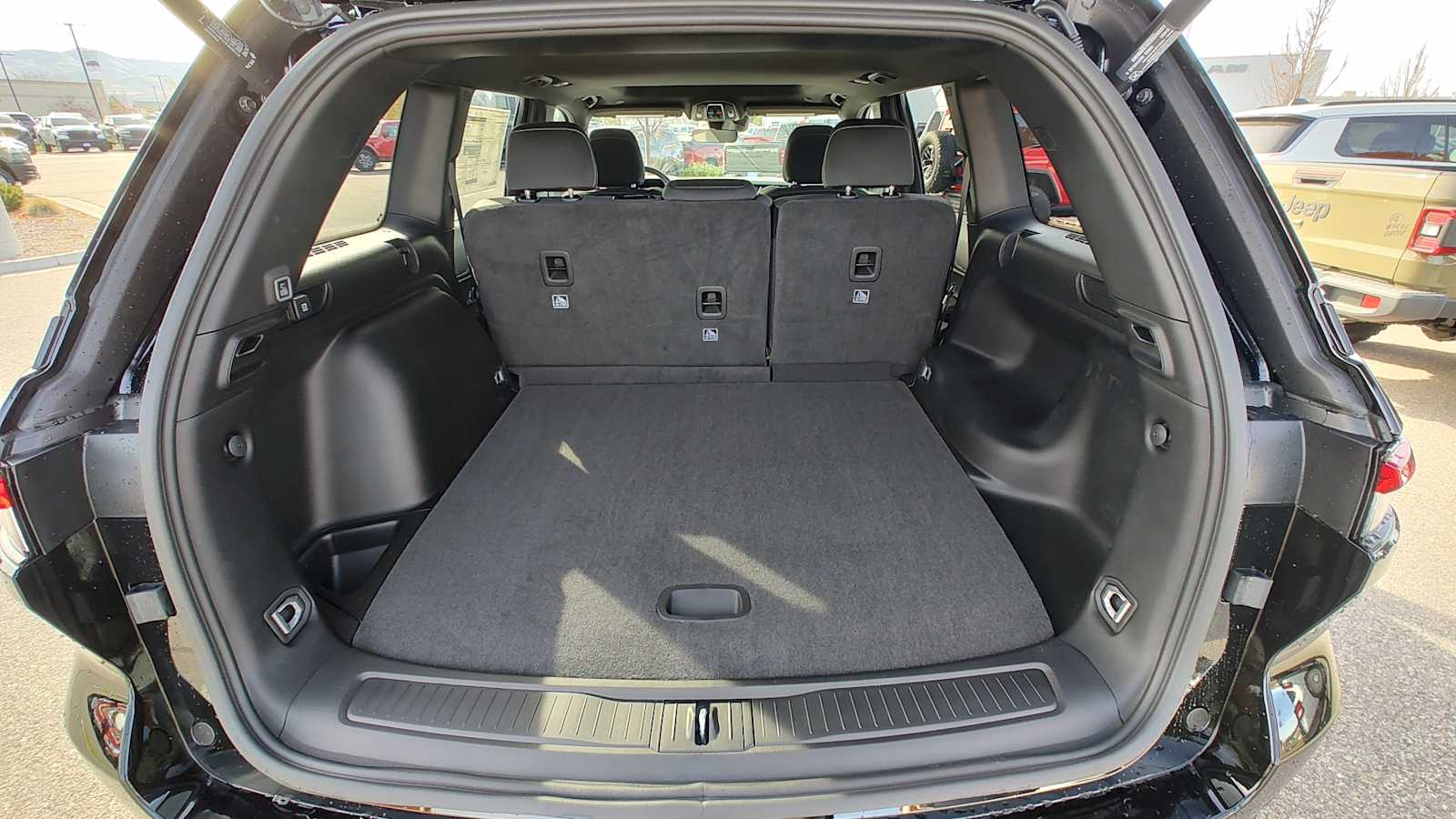 Thumbnail: 2025 Jeep Grand Cherokee - 19