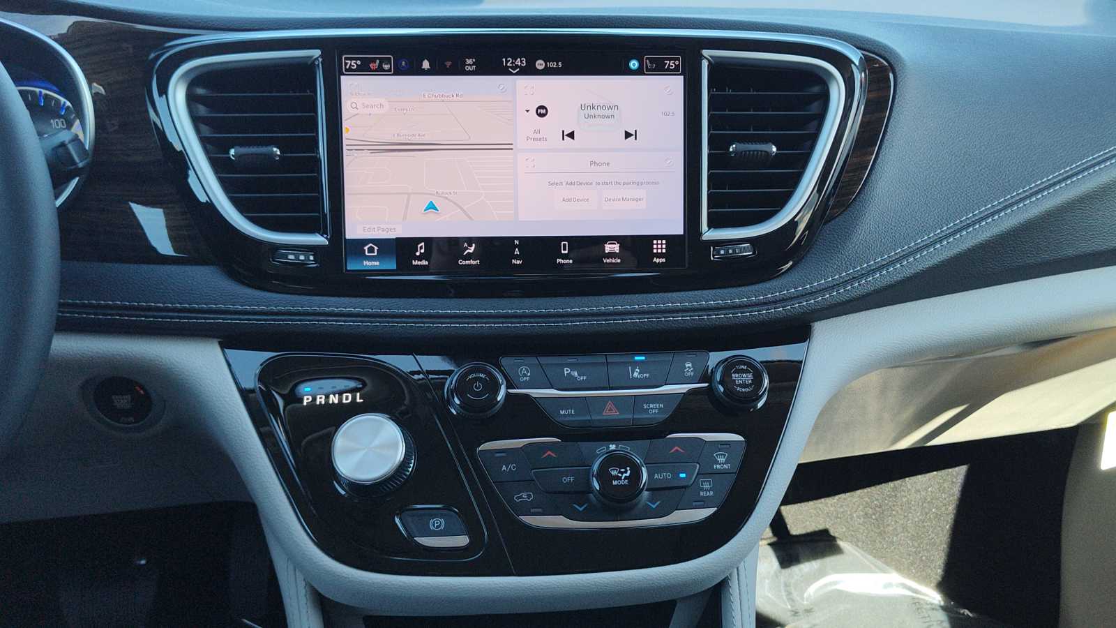 Thumbnail: 2024 Chrysler Pacifica - 16