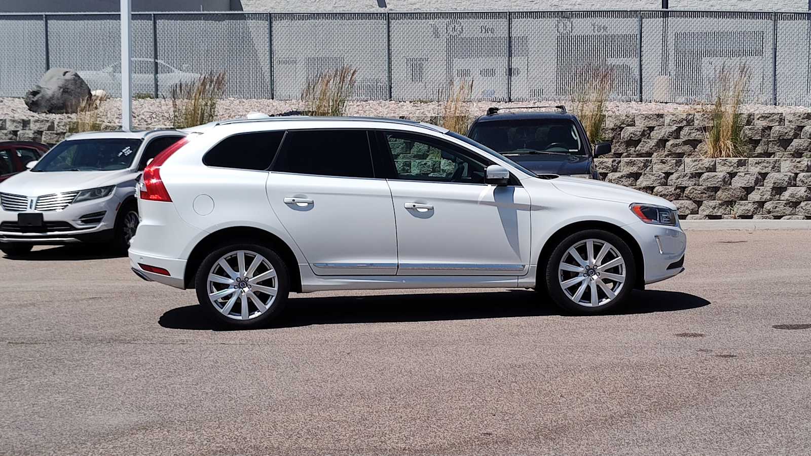 2017 Volvo XC60 T6 Inscription 25