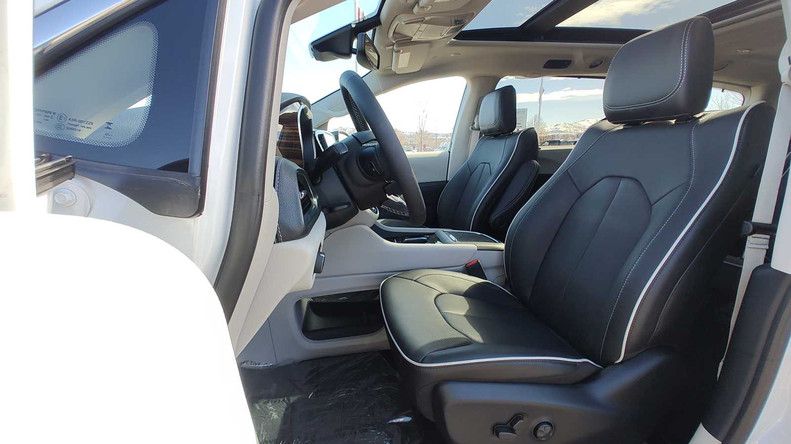 Thumbnail: 2024 Chrysler Pacifica - 11