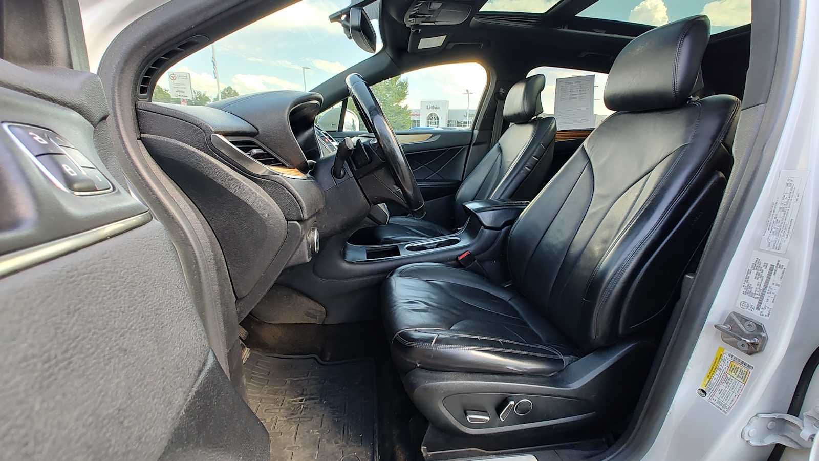Thumbnail: 2015 Lincoln MKC - 11
