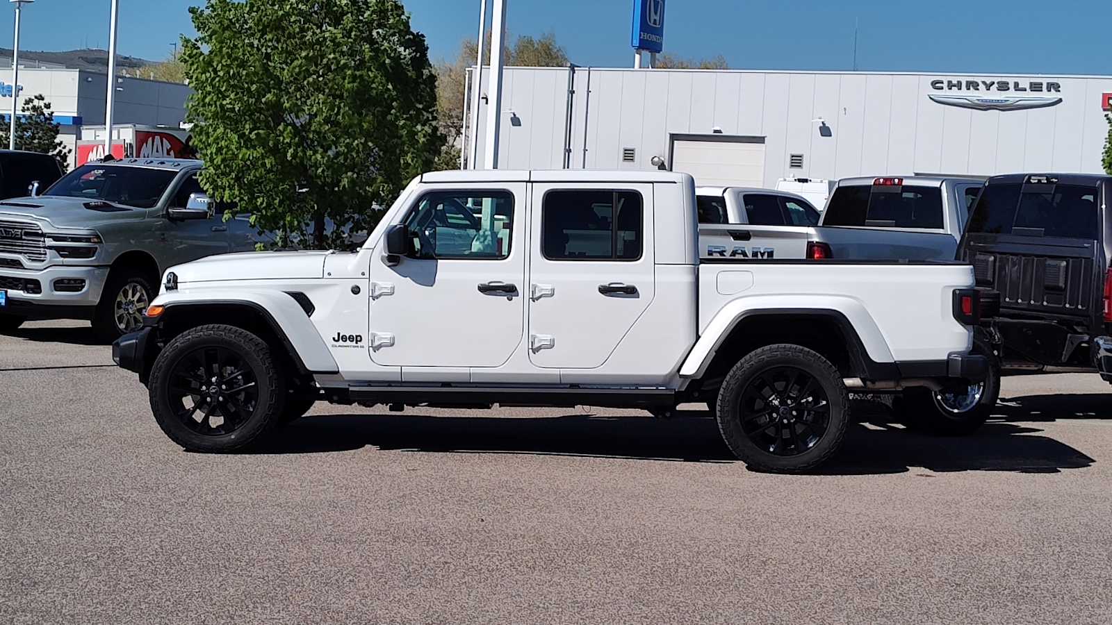Thumbnail: 2024 Jeep Gladiator - 3