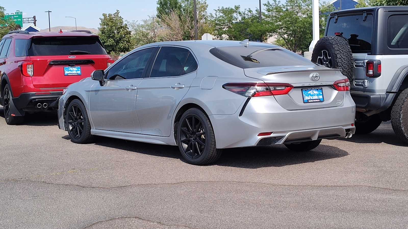 2023 Toyota Camry SE photo 3