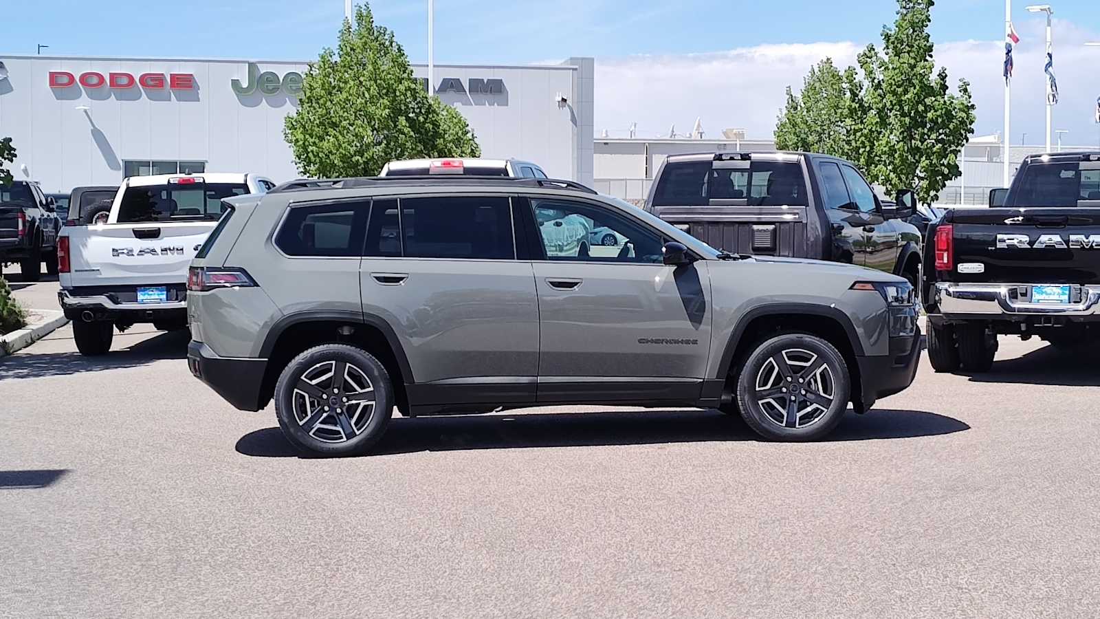 Thumbnail: 2026 Jeep Cherokee - 25