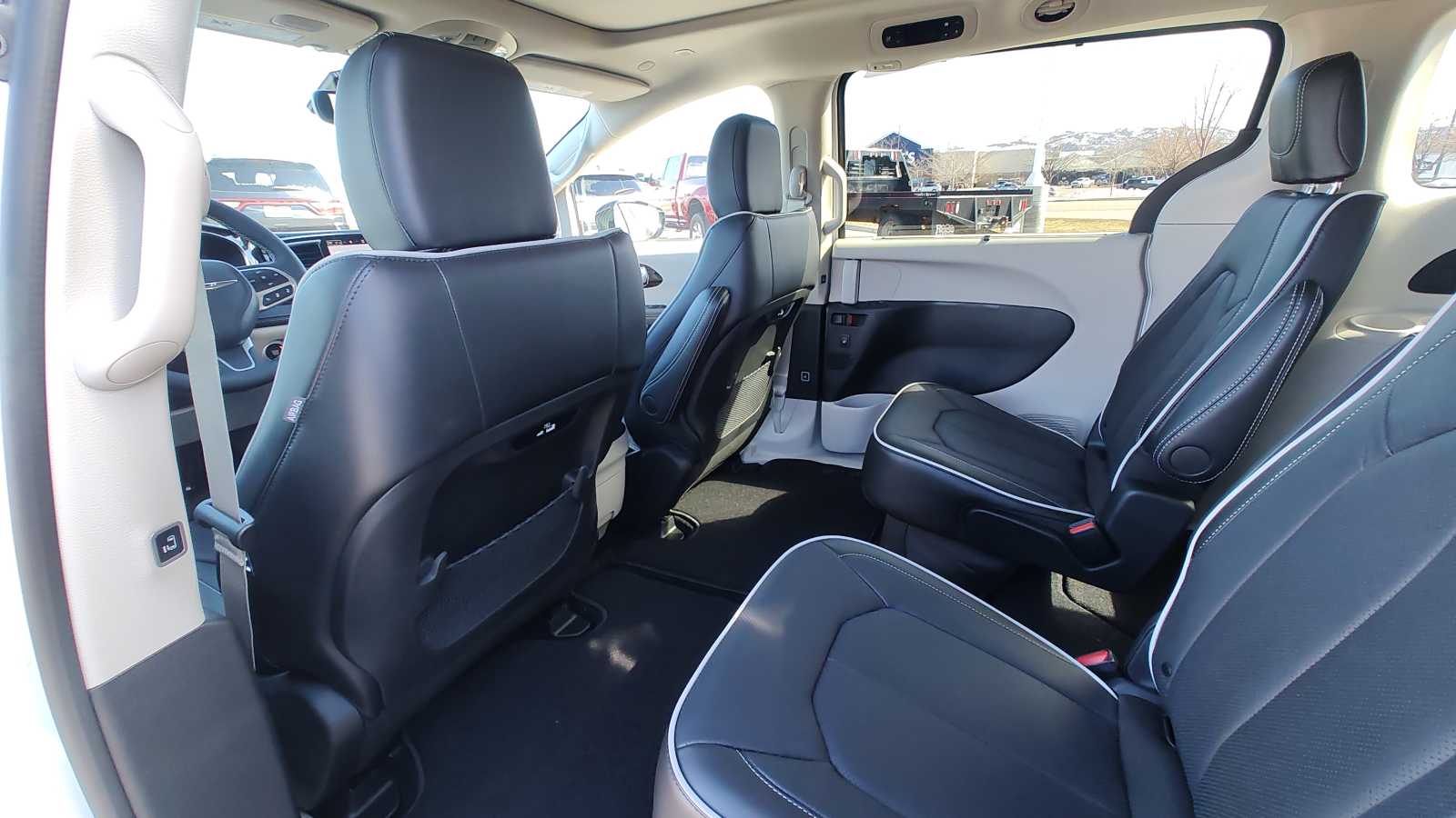 Thumbnail: 2024 Chrysler Pacifica - 12