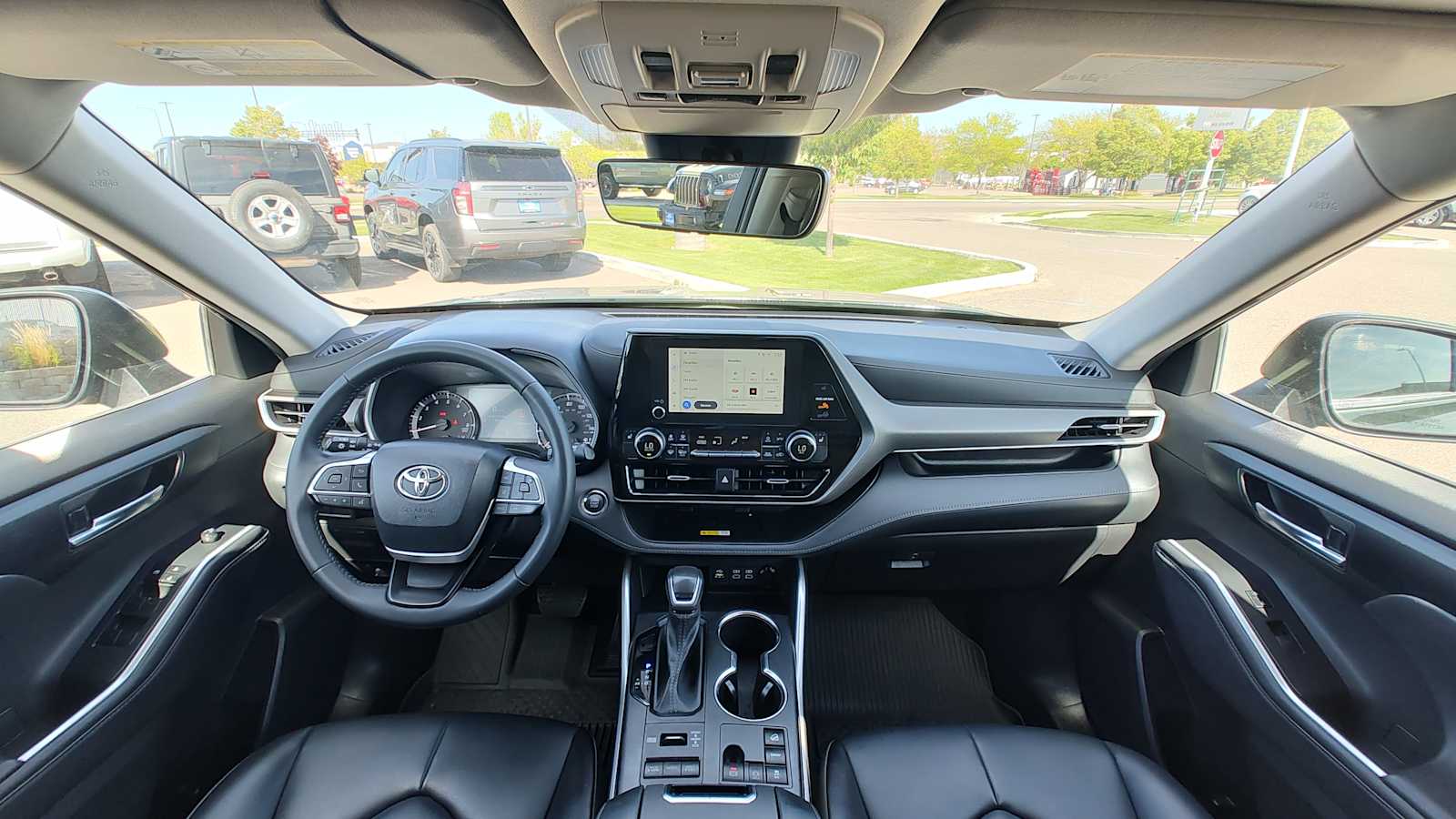 Thumbnail: 2023 Toyota Highlander - 10