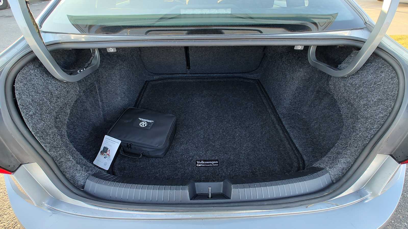 Thumbnail: 2024 Volkswagen Jetta - 19