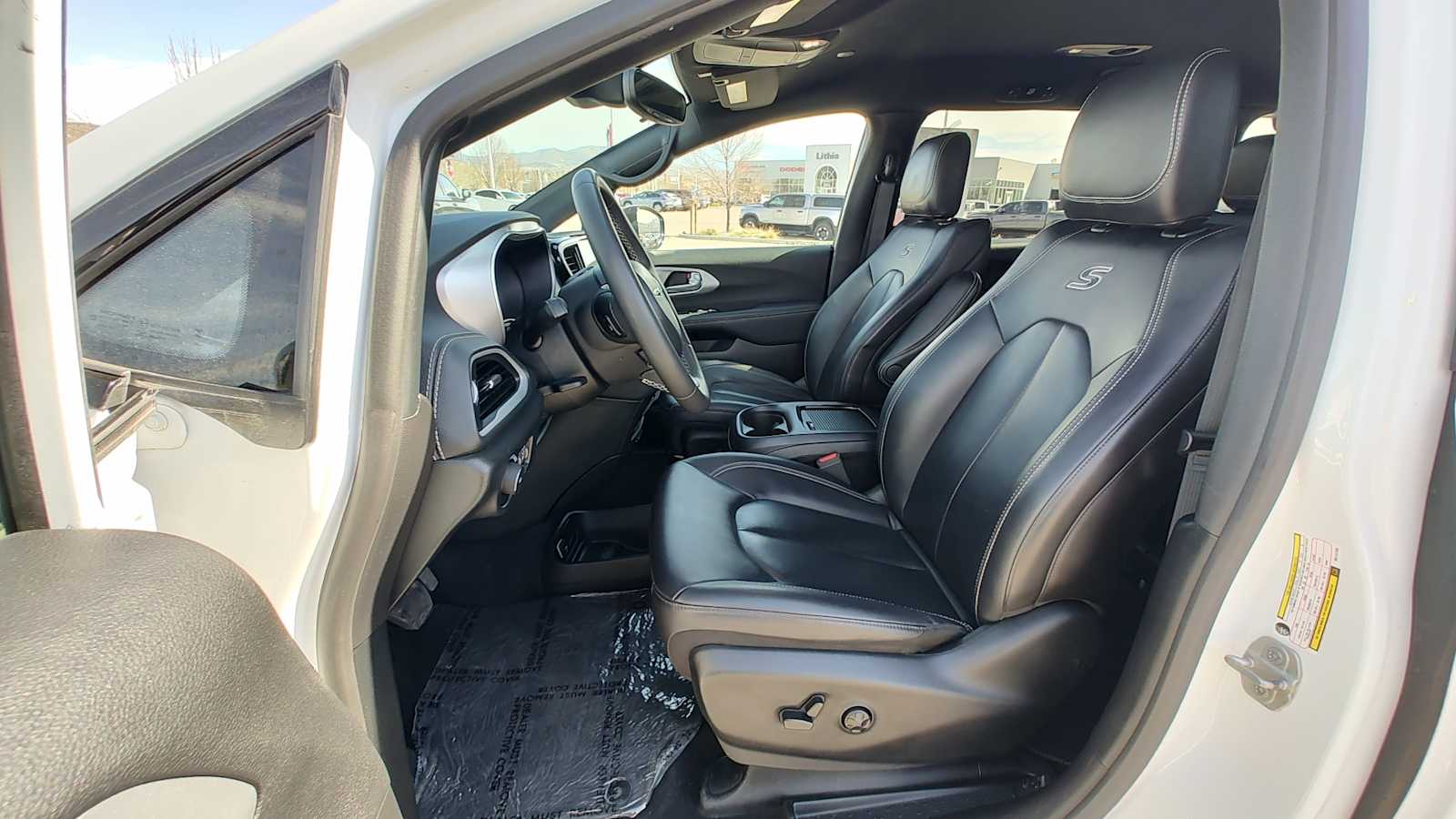 Thumbnail: 2024 Chrysler Pacifica - 11