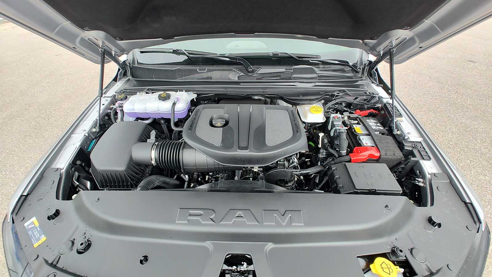 Thumbnail: 2025 RAM 1500 - 9