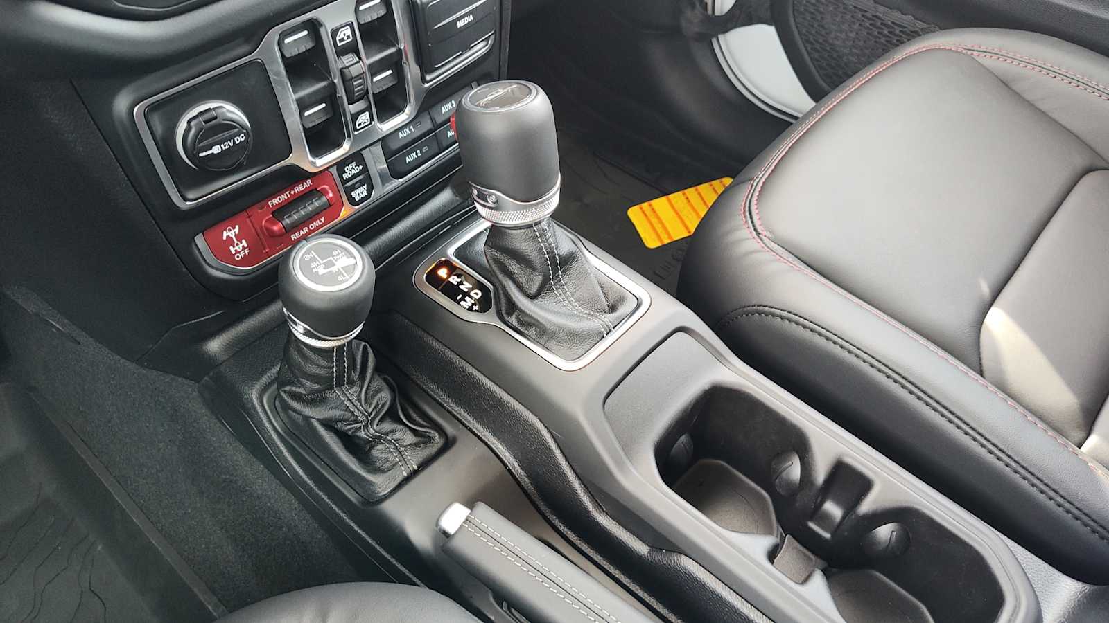 Thumbnail: 2026 Jeep Gladiator - 17