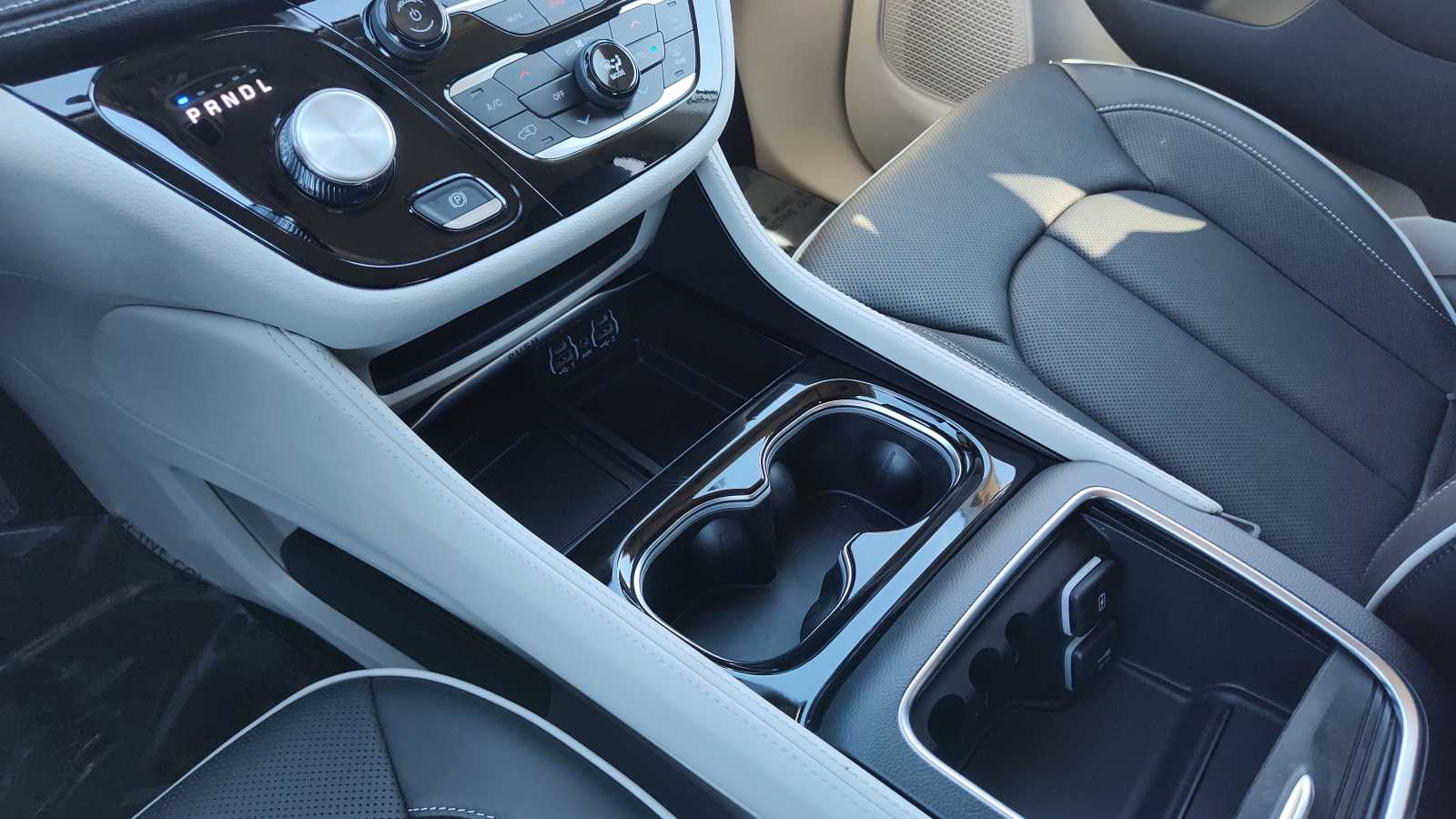 Thumbnail: 2024 Chrysler Pacifica - 17