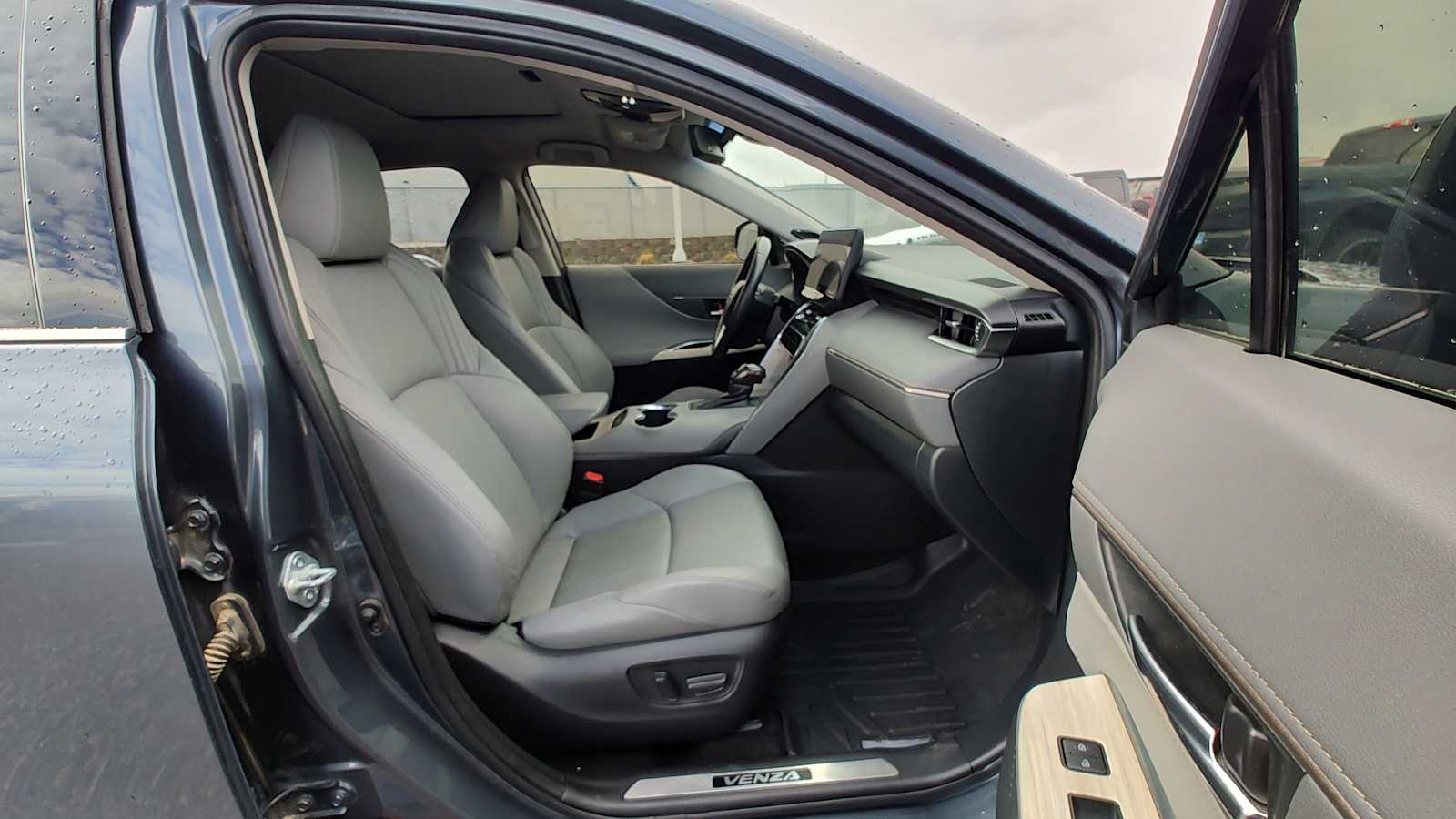 Thumbnail: 2021 Toyota Venza - 14