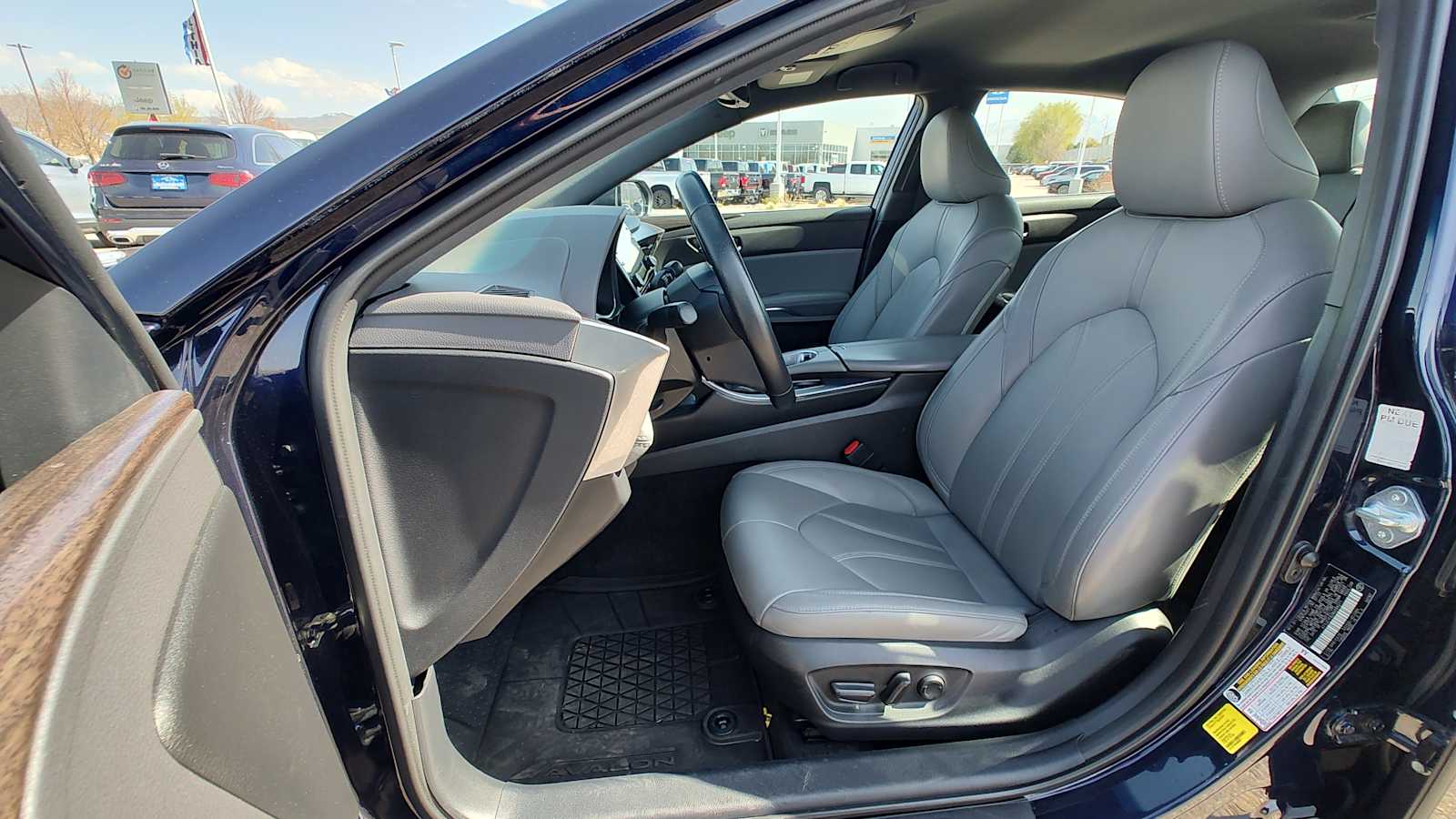 Thumbnail: 2022 Toyota Avalon - 11