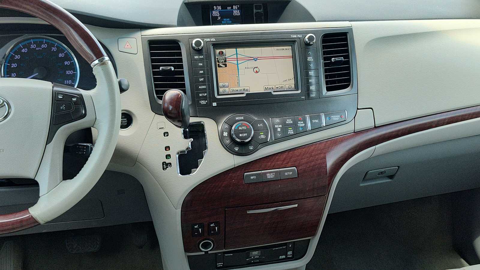 Thumbnail: 2014 Toyota Sienna - 13