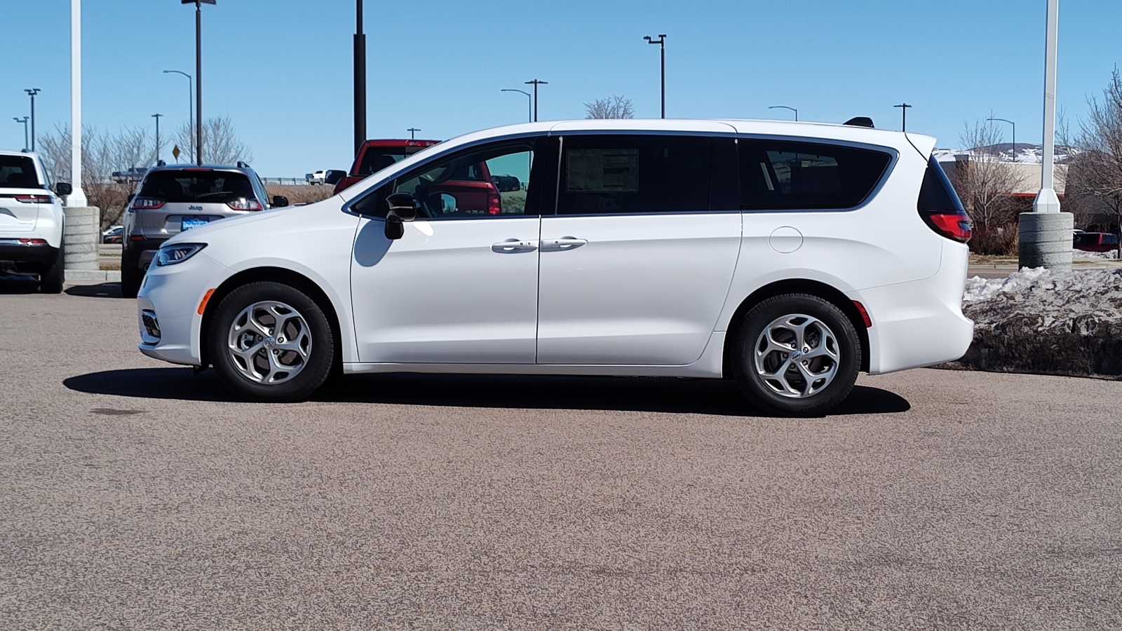 Thumbnail: 2024 Chrysler Pacifica - 3