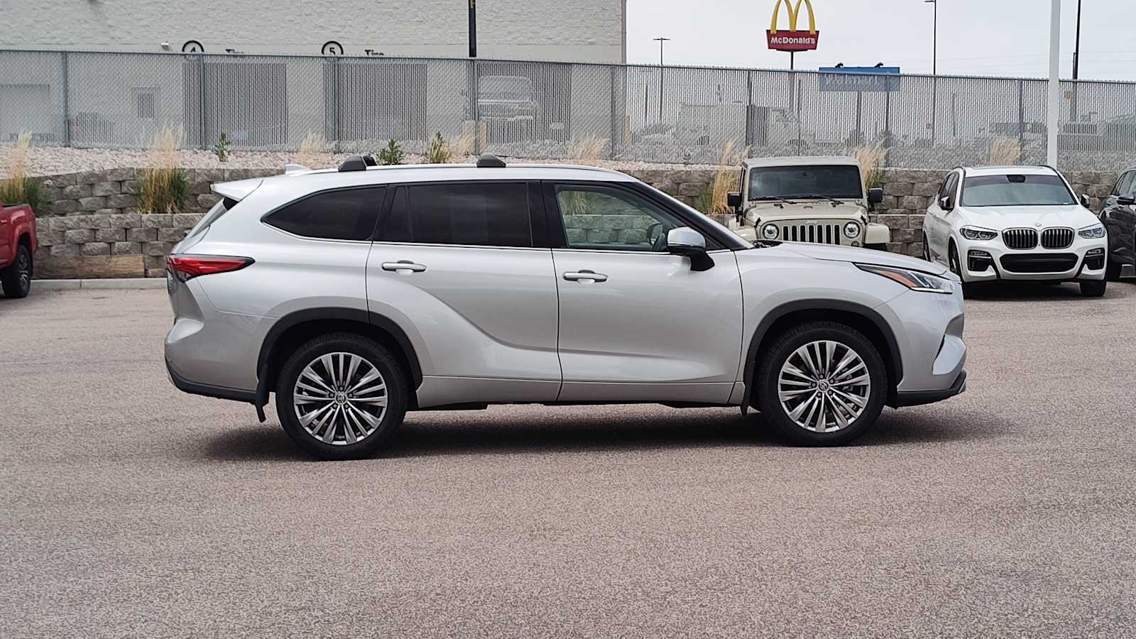 Thumbnail: 2021 Toyota Highlander - 26