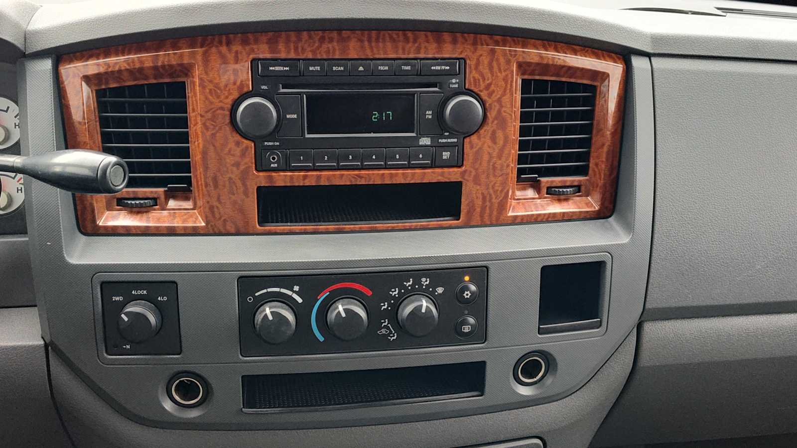 Thumbnail: 2006 Dodge Ram 1500 - 16