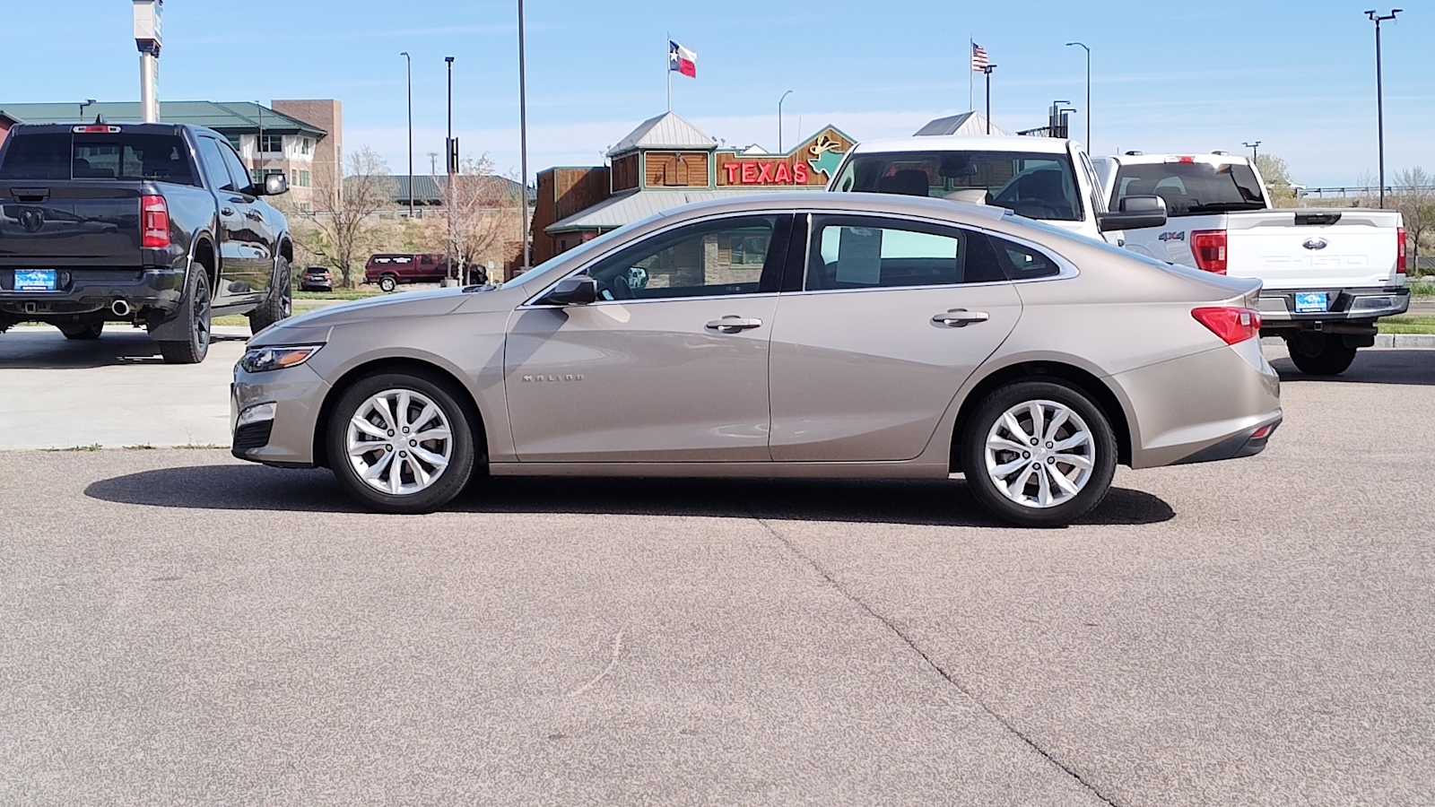 Thumbnail: 2024 Chevrolet Malibu - 3