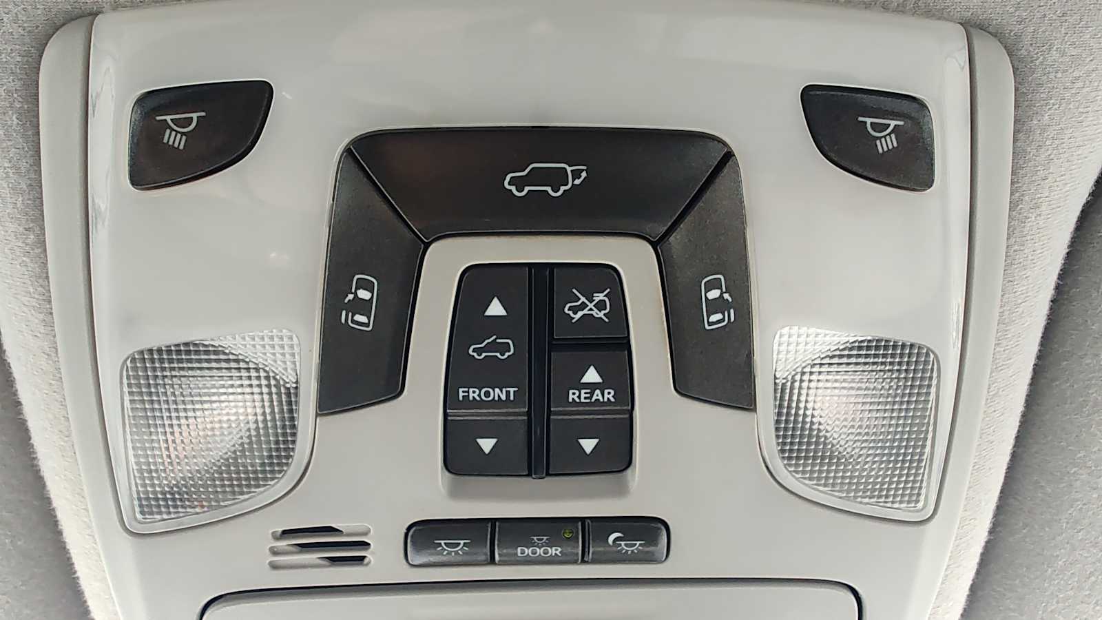 Thumbnail: 2014 Toyota Sienna - 18