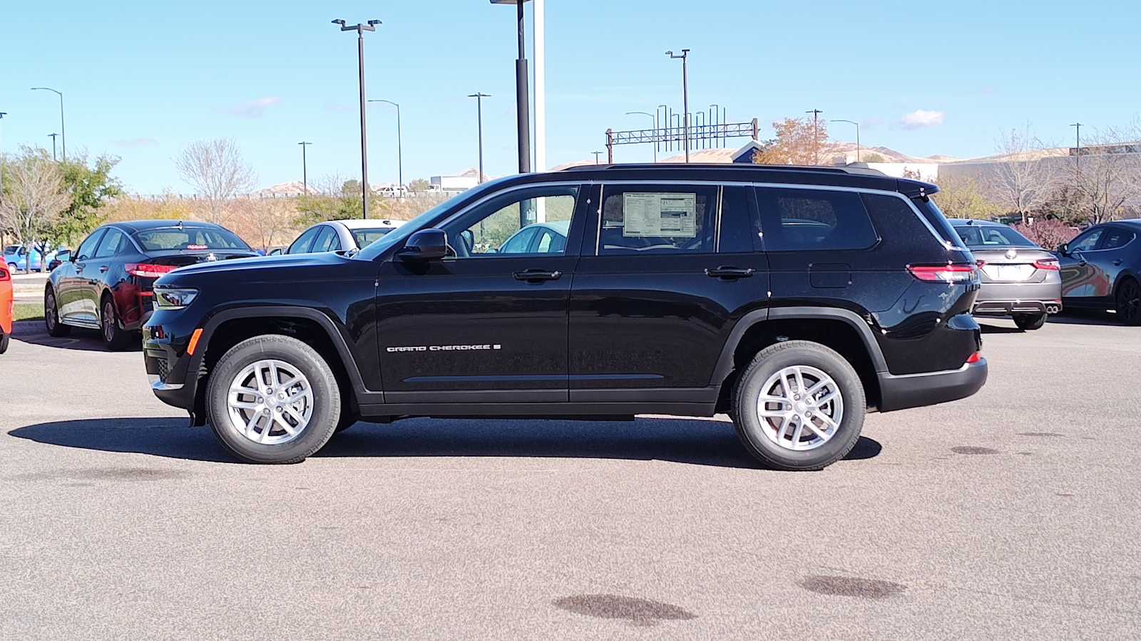 Thumbnail: 2025 Jeep Grand Cherokee - 3