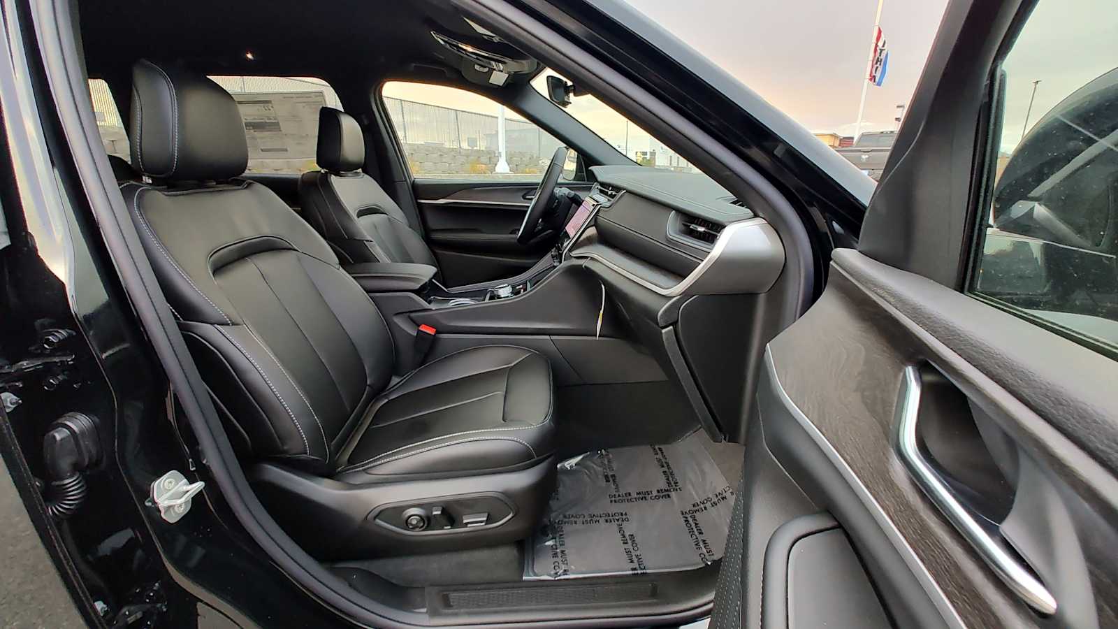 Thumbnail: 2025 Jeep Grand Cherokee - 14