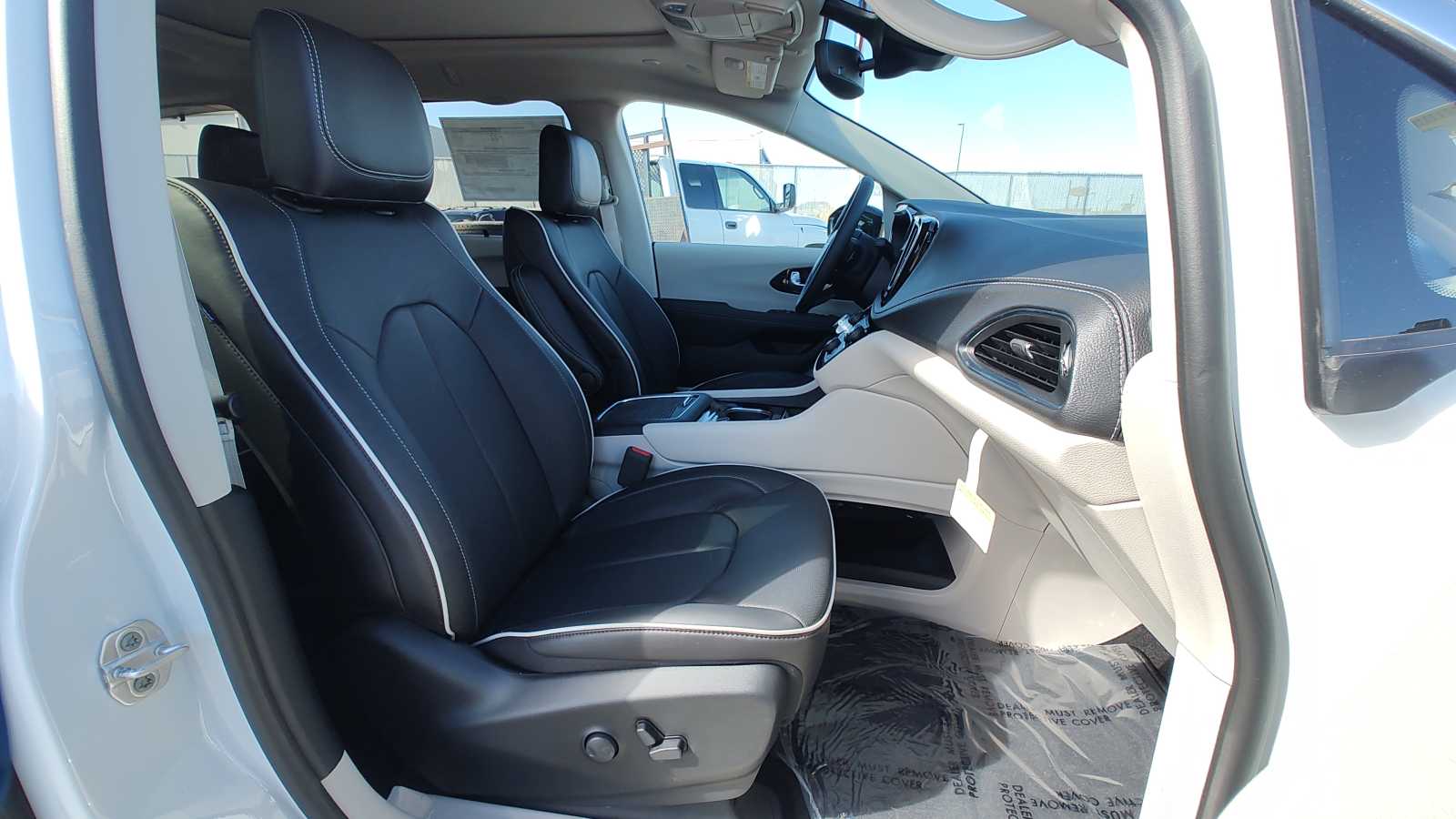 Thumbnail: 2024 Chrysler Pacifica - 14