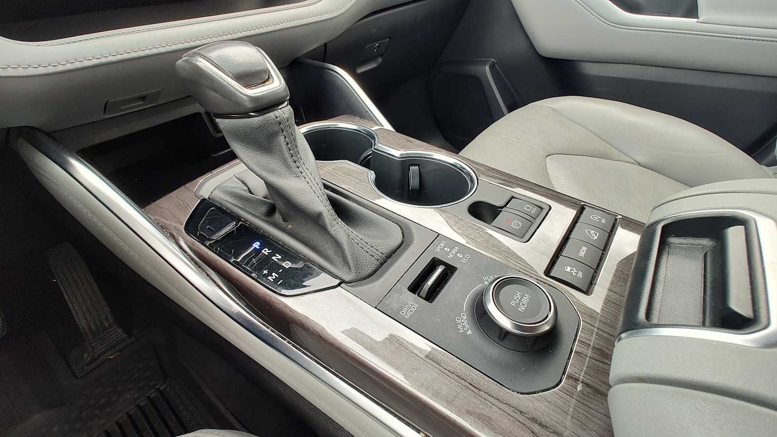 Thumbnail: 2021 Toyota Highlander - 17
