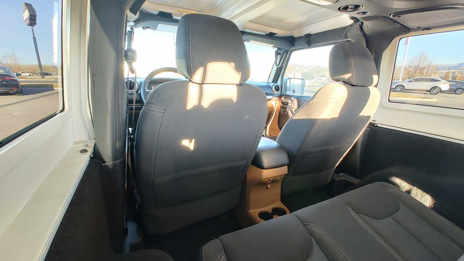 Thumbnail: 2016 Jeep Wrangler - 12