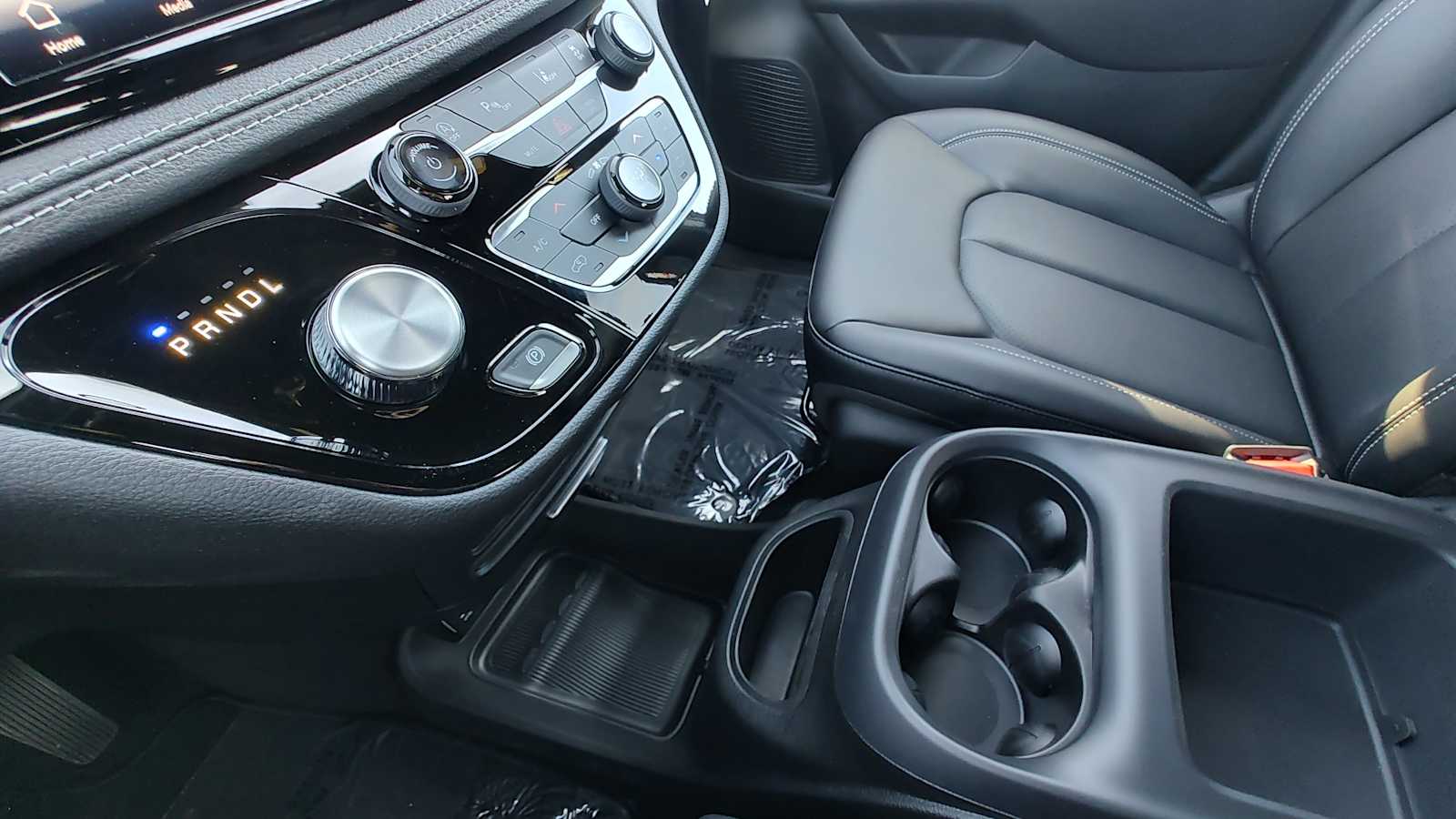 Thumbnail: 2026 Chrysler Pacifica - 17