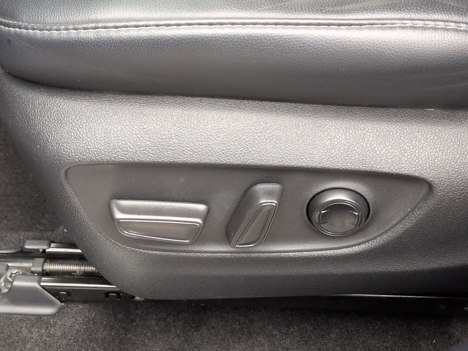 Thumbnail: 2023 Toyota Highlander - 18