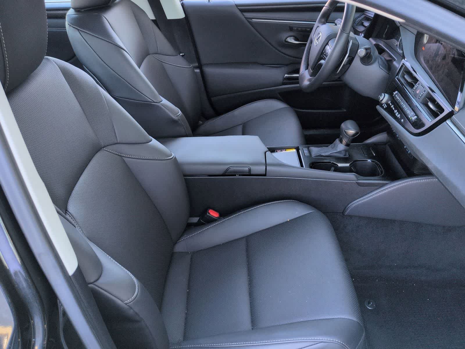 Thumbnail: 2025 Lexus ES - 24