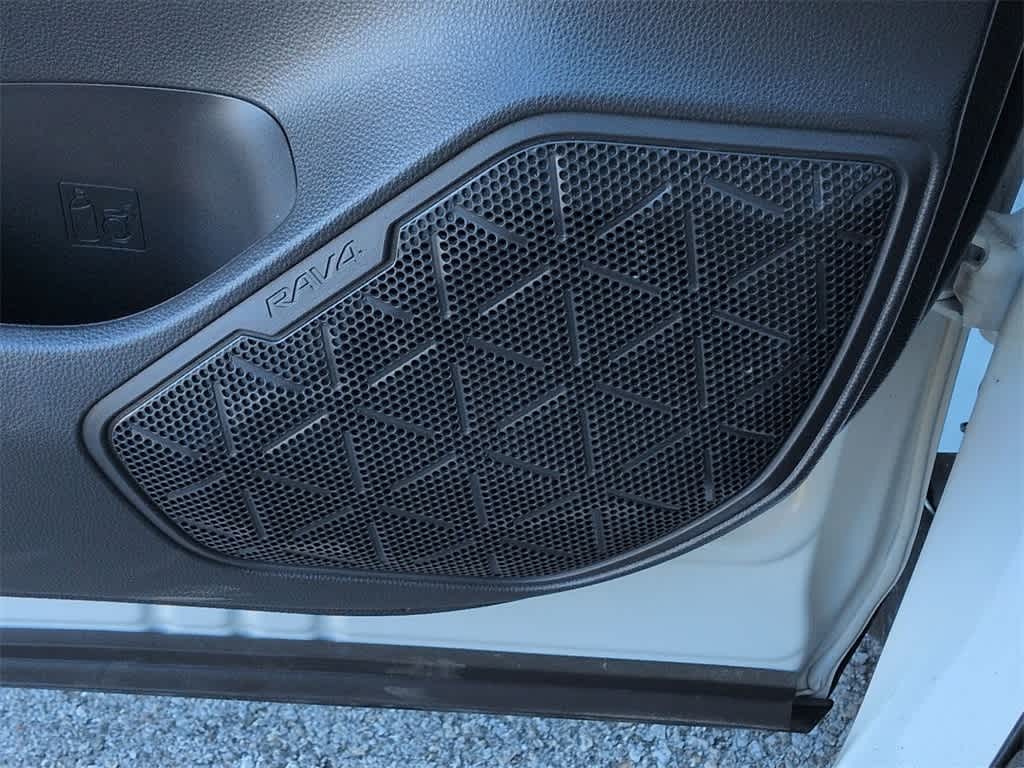 Thumbnail: 2022 Toyota RAV4 - 32