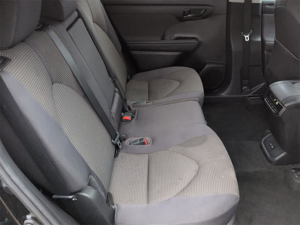 Thumbnail: 2023 Toyota Highlander - 20