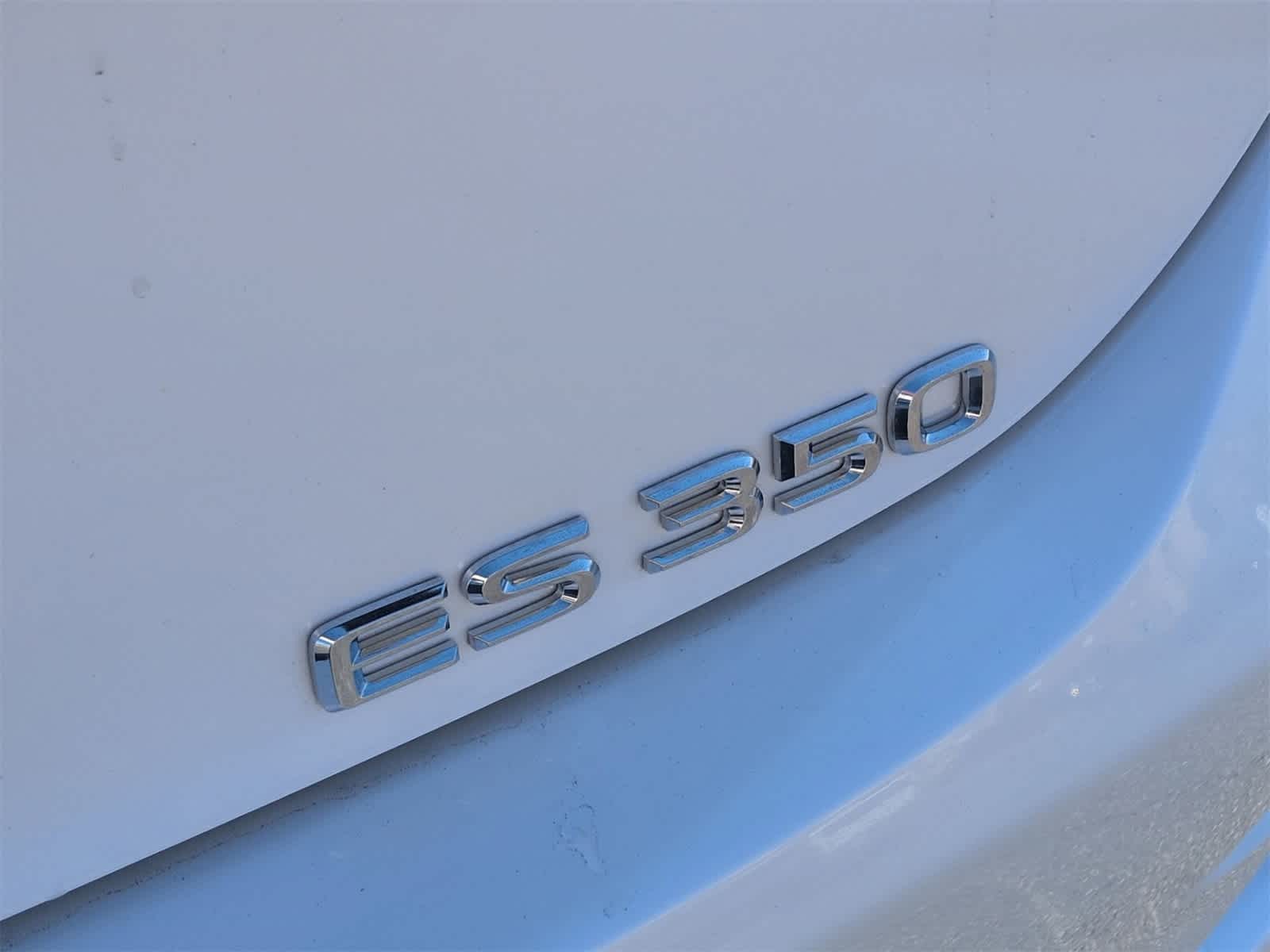 Thumbnail: 2025 Lexus ES - 13