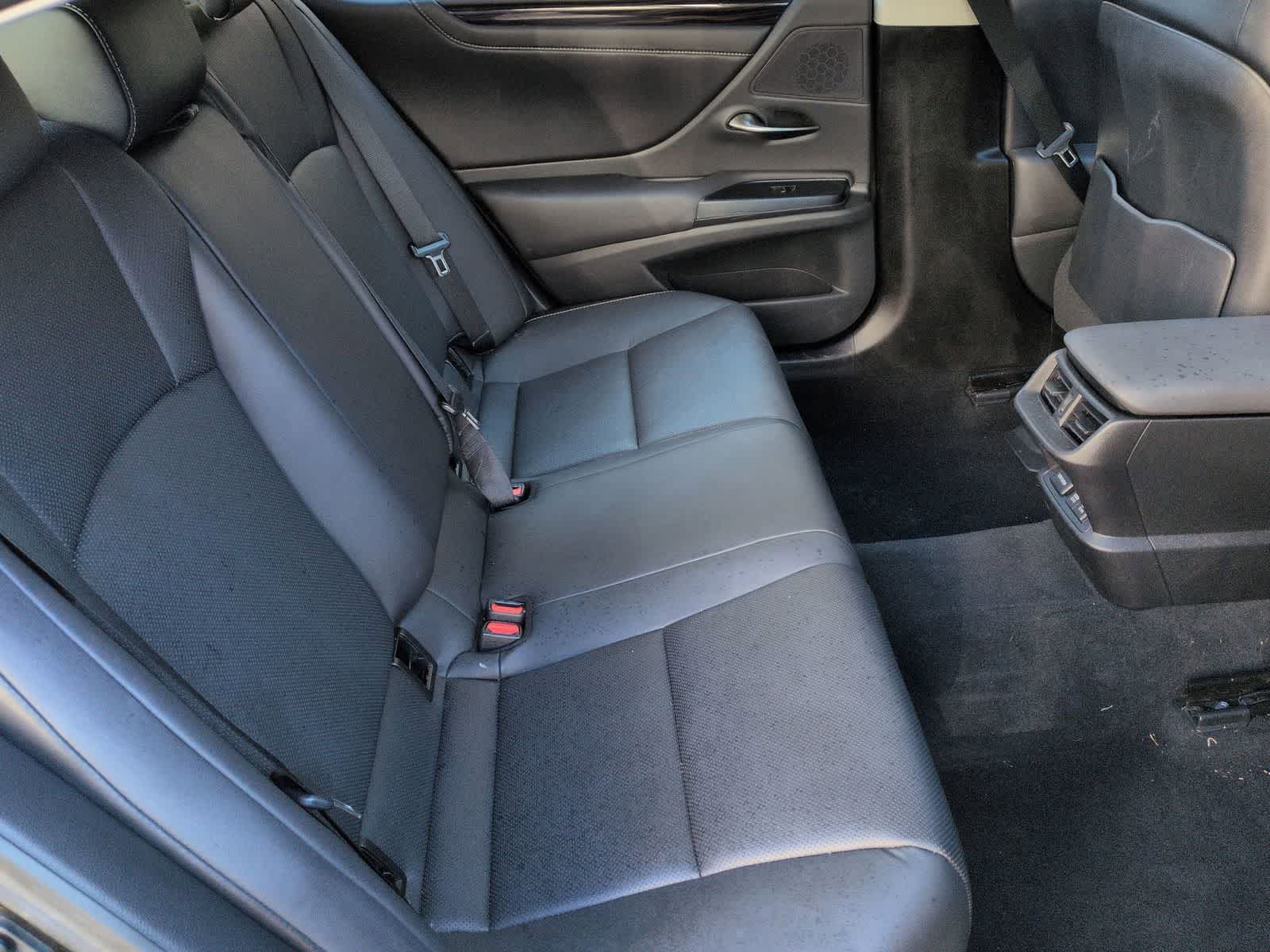 Thumbnail: 2021 Lexus ES - 22