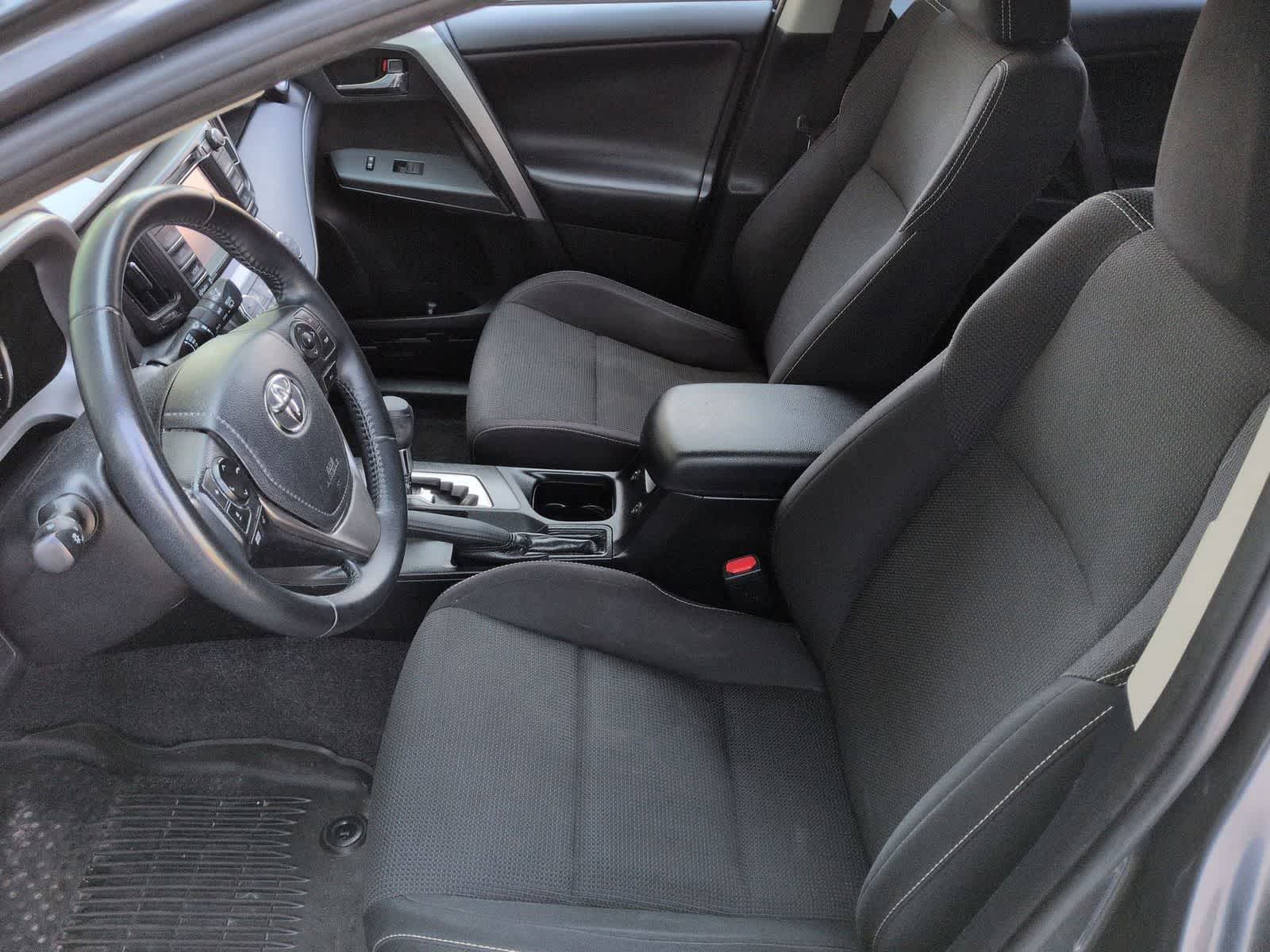 Thumbnail: 2018 Toyota RAV4 - 17