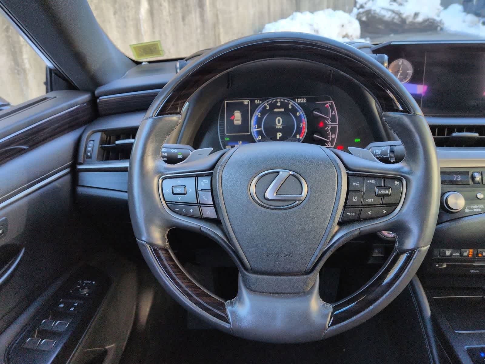 Thumbnail: 2021 Lexus ES - 25