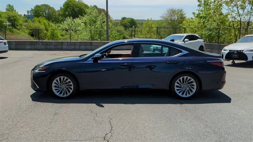 Thumbnail: 2022 Lexus ES - 5