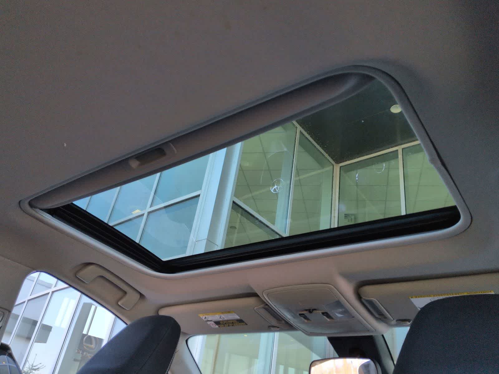 Thumbnail: 2018 Toyota RAV4 - 22
