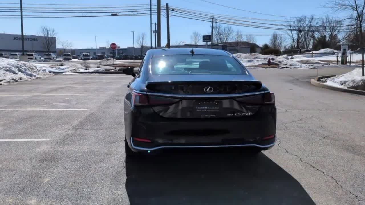 Thumbnail: 2021 Lexus ES - 7