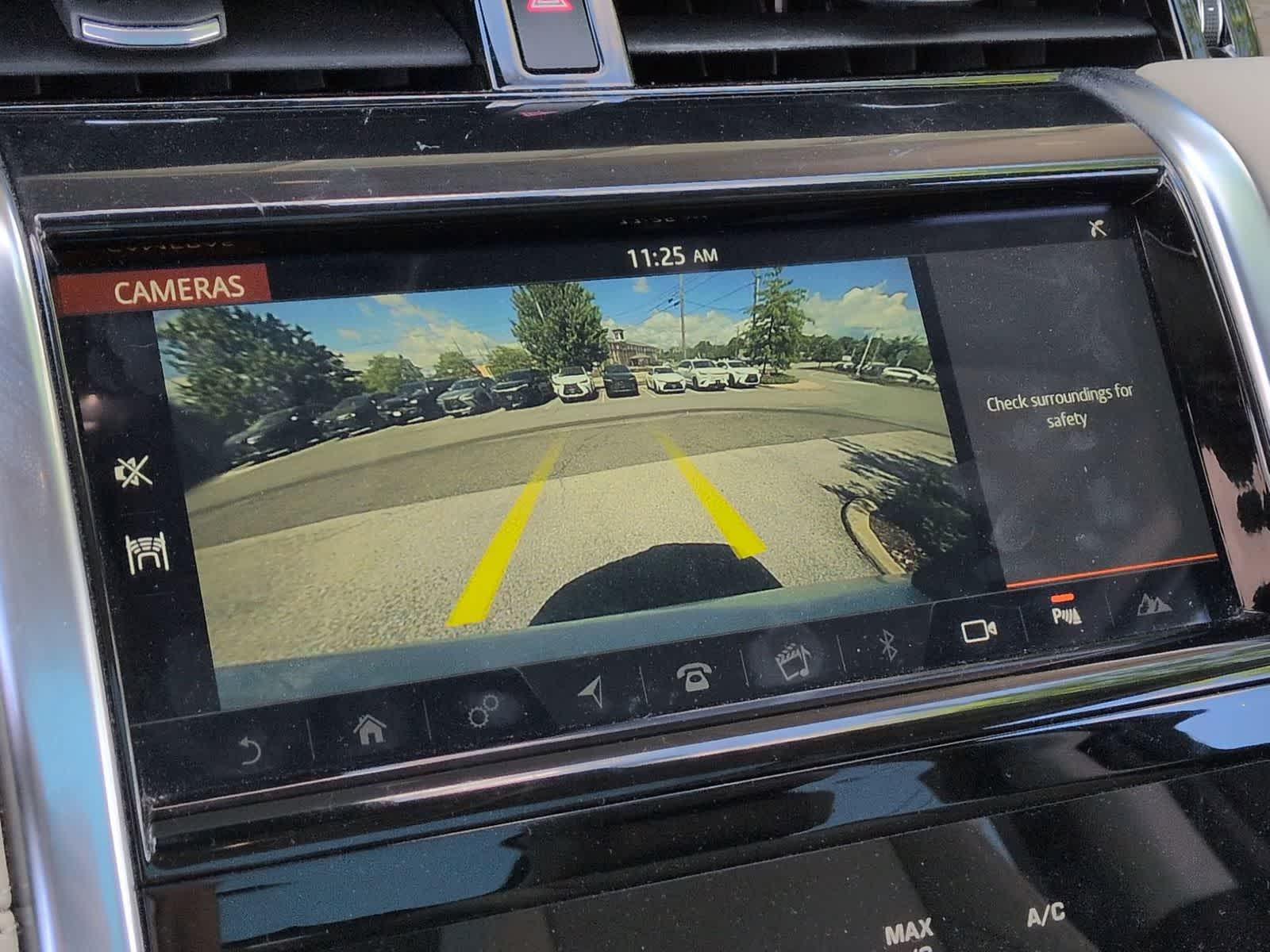 Thumbnail: 2020 Land Rover Discovery Sport - 30