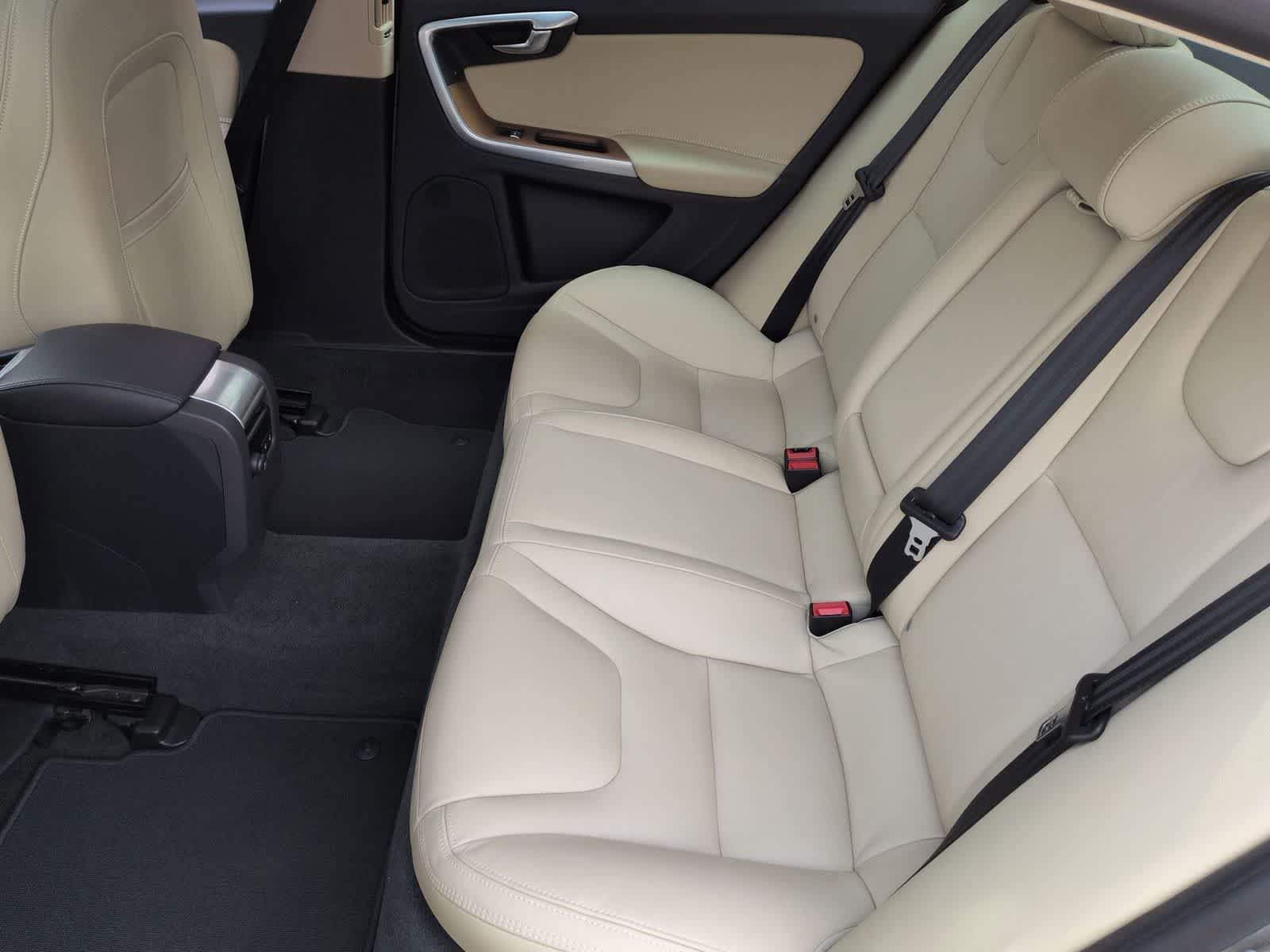 Thumbnail: 2016 Volvo S60 - 21