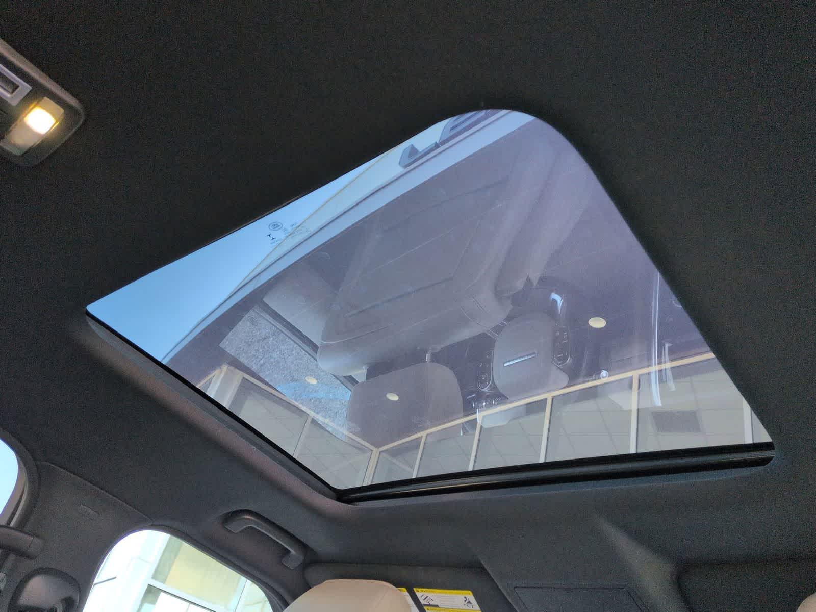 Thumbnail: 2020 Land Rover Discovery - 23