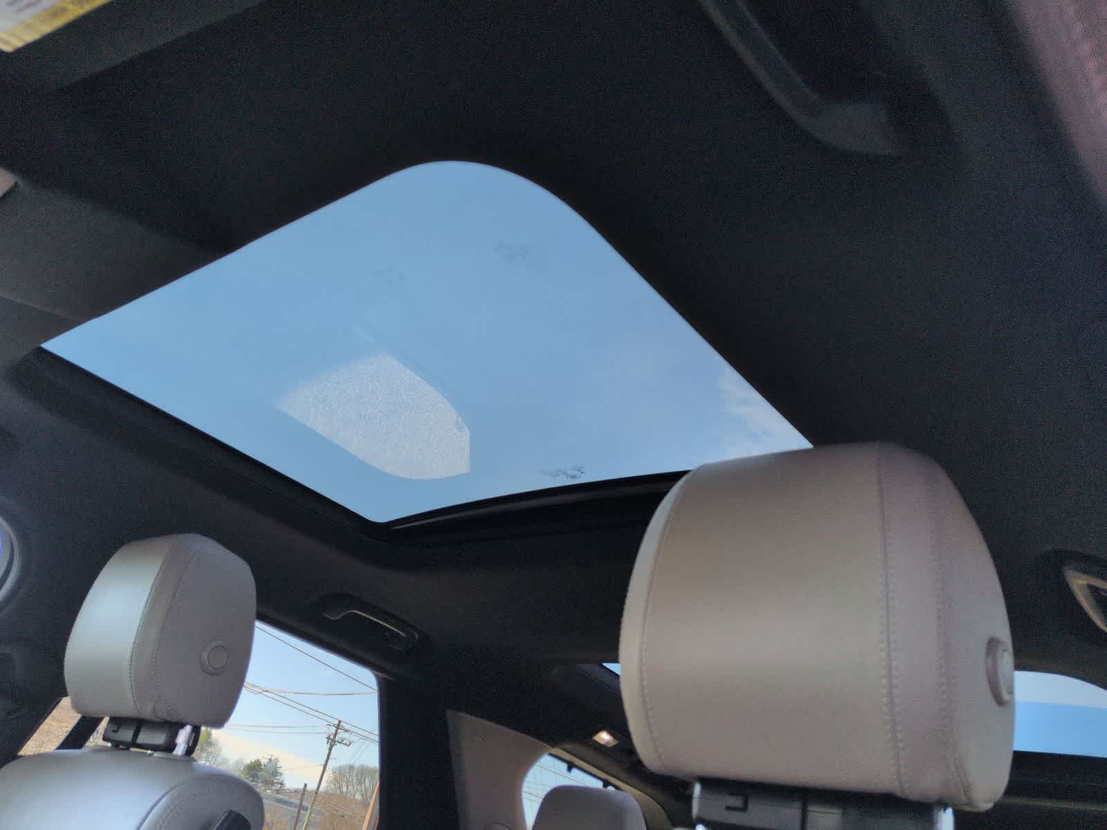 Thumbnail: 2020 Land Rover Discovery - 20