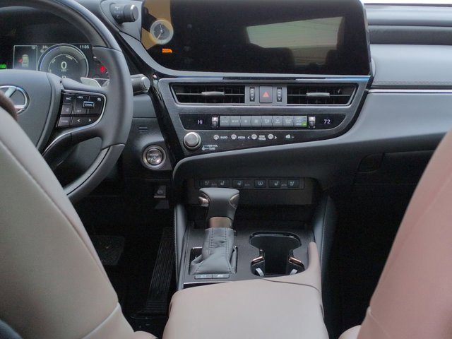 Thumbnail: 2025 Lexus ES - 30