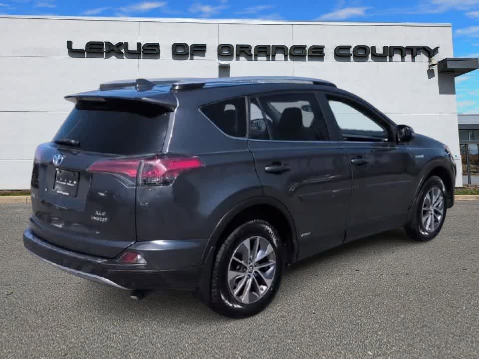 Thumbnail: 2018 Toyota RAV4 - 8