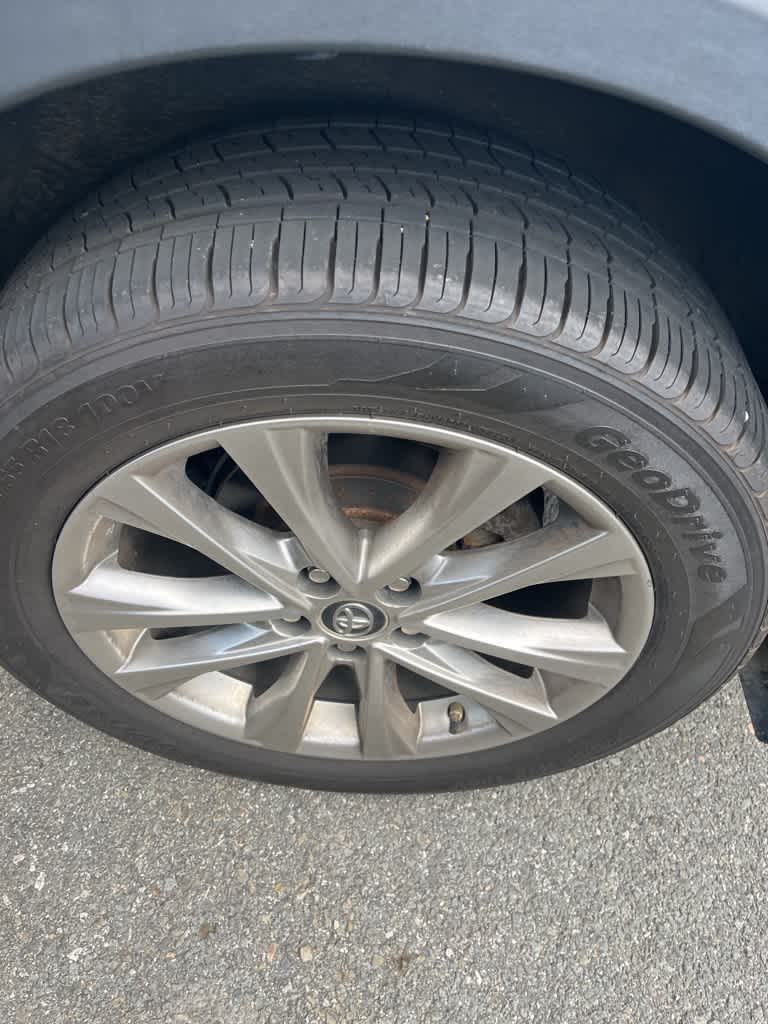 2018 Toyota RAV4 Limited Platinum photo 2