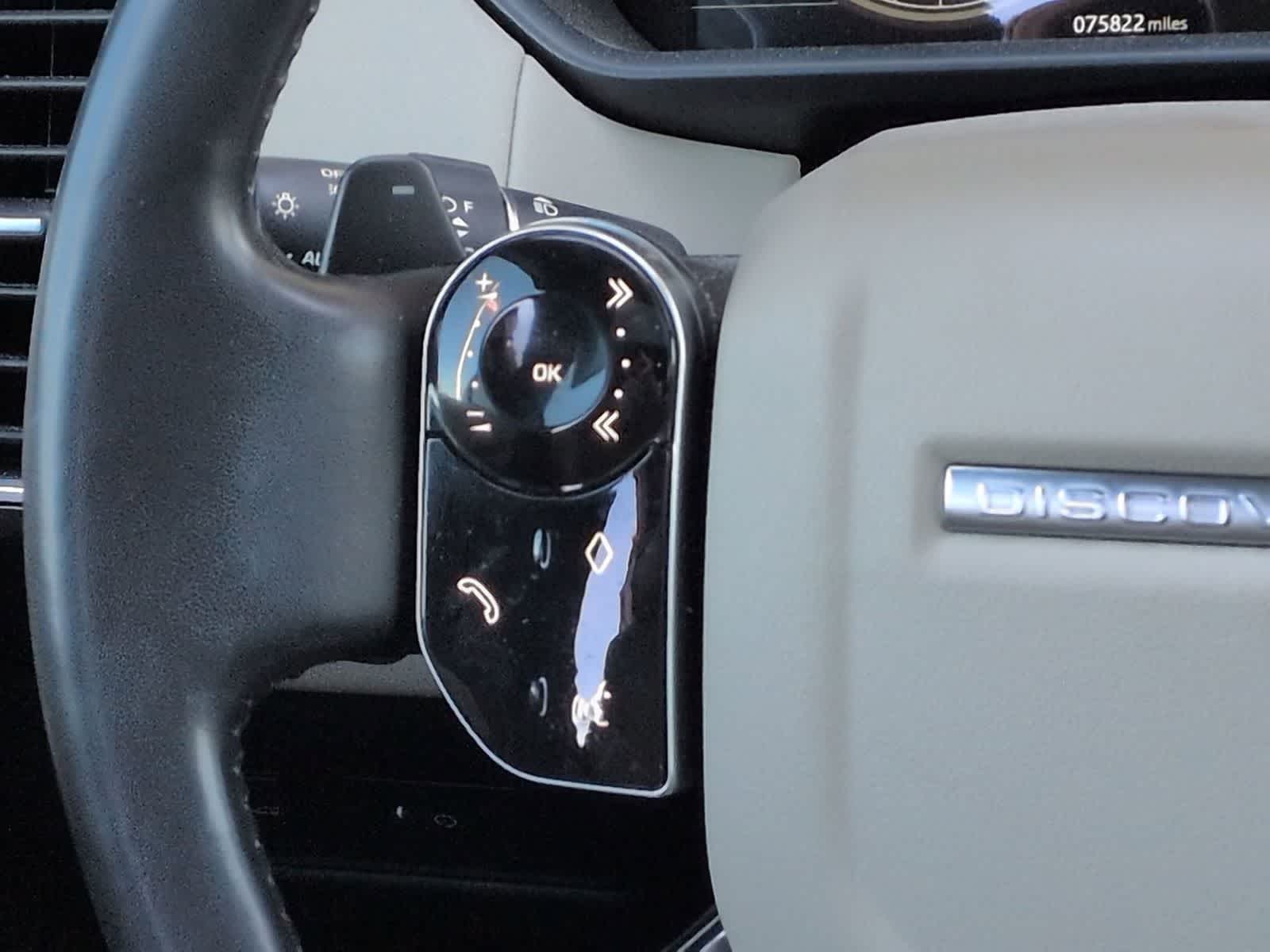 Thumbnail: 2020 Land Rover Discovery - 26