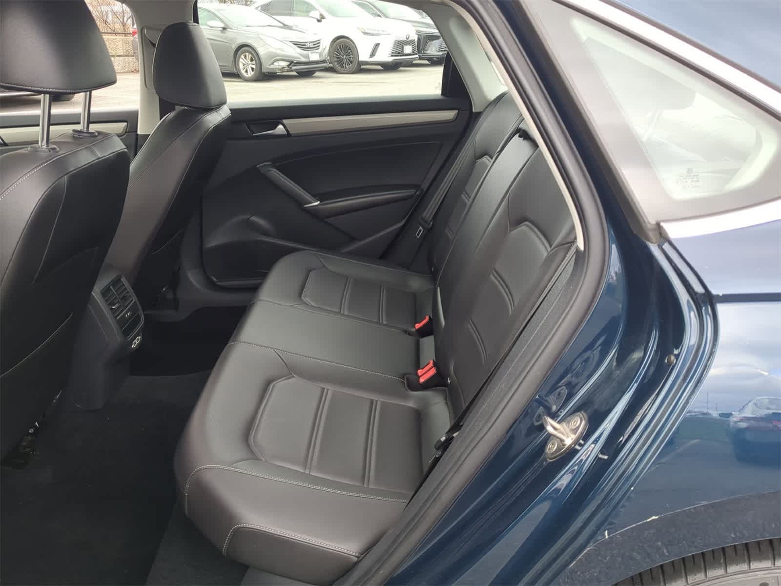 Thumbnail: 2022 Volkswagen Passat - 21