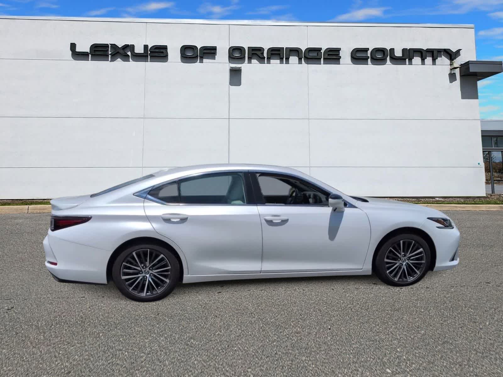 Thumbnail: 2023 Lexus ES - 9